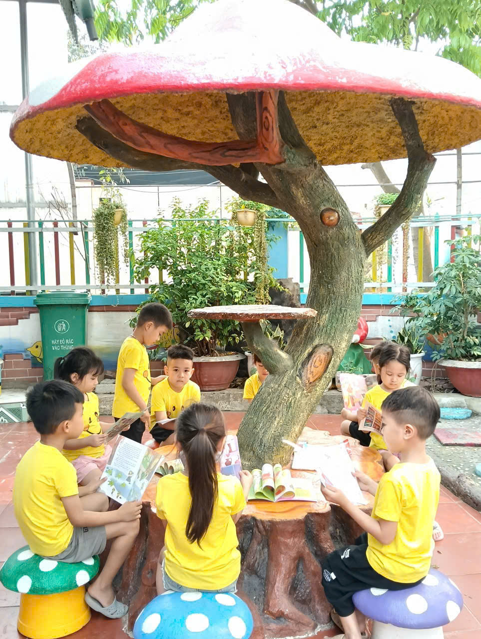 TRƯỜNG MẦM NON POM LÓT XÃ SAM MỨN HƯỞNG ỨNG  “NGÀY SÁCH VÀ VĂN HOÁ ĐỌC VIỆT NAM” LẦN THỨ 5